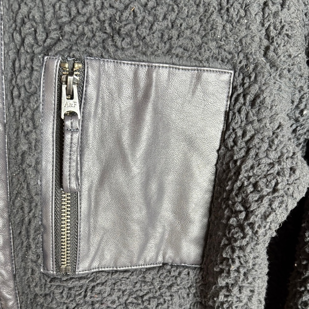 Abercrombie & Fitch Soft A&F Leather Trim Sherpa Fleece Jacket Size Small - Picture 5 of 10